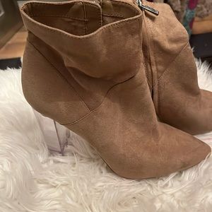 Jessica Simpson, Lucite heel tan suede booty